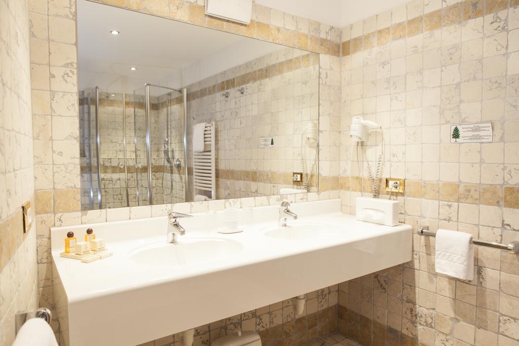 Landhotel Tharerwirt Olang Стая снимка